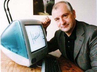 Illustration for article titled Famous Scifi And Fantasy Authors In Their Workspaces